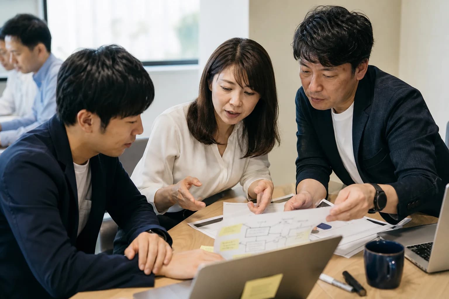 社内の実務課題を題材にAIツールを制作する研修風景